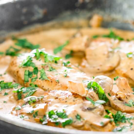 Chicken in White Mushroom Sauce