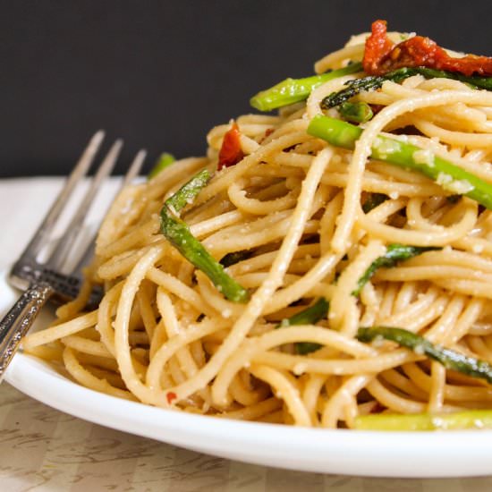 Asparagus & Sun-Dried Tomato Pasta