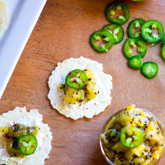 Kiwi Jalapeno Chutney Bites