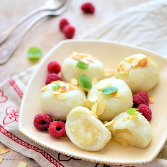Dumplings with Applesauce