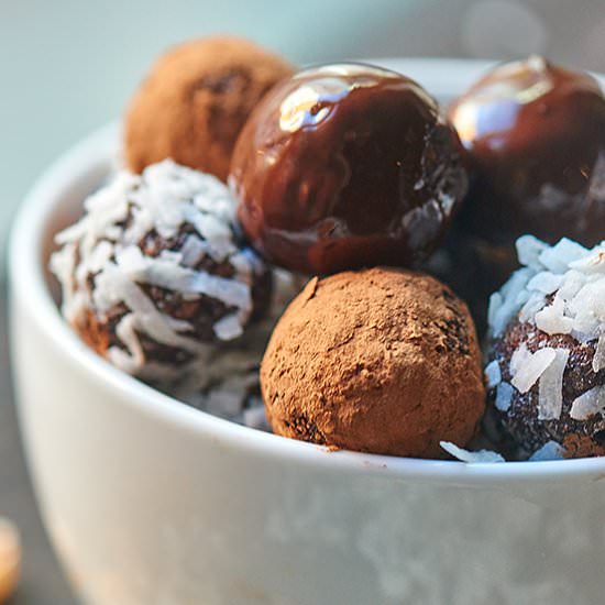 Chocolate Pistachio Energy Bites