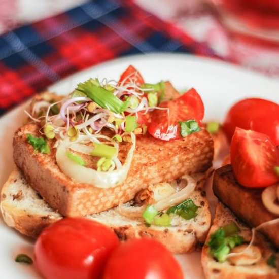 Toasts with Tofu and Vegetables