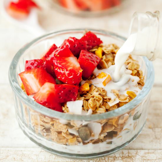 Coconut, Mango & Vanilla Granola