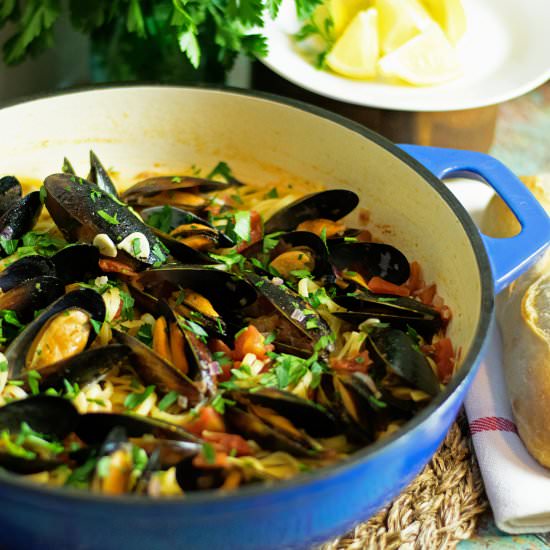 Mussels in Linguine