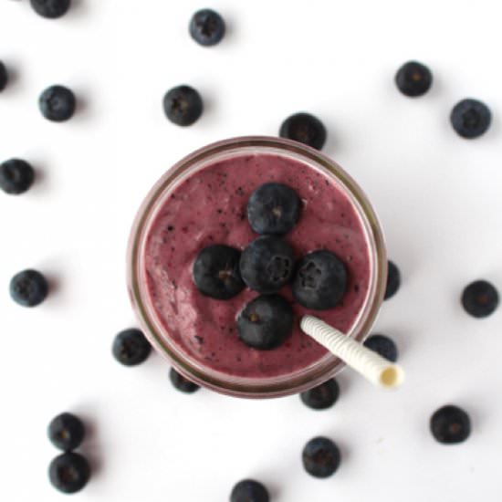 Creamy Superfood Berry Smoothie