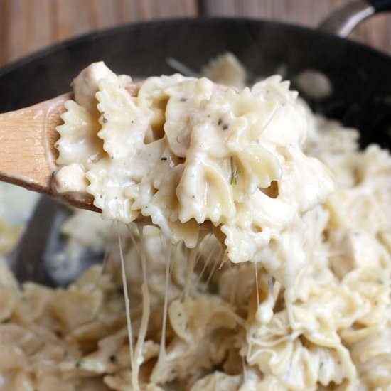 One-Pan Skinny Chicken Alfredo
