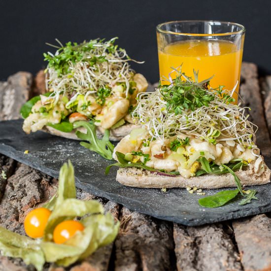Banana spread & sprouts