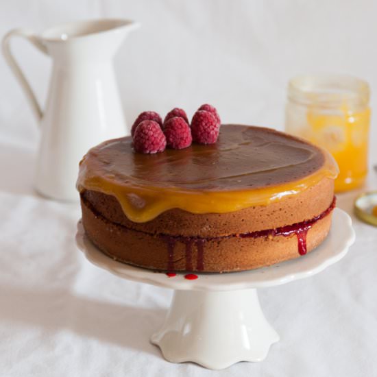 Yougurt Cake with Lemon Curd