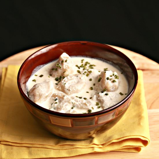 Meat dumplings in Yogurt sauce