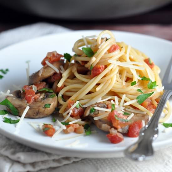 Pasta with Mushrooms and Tomatoes