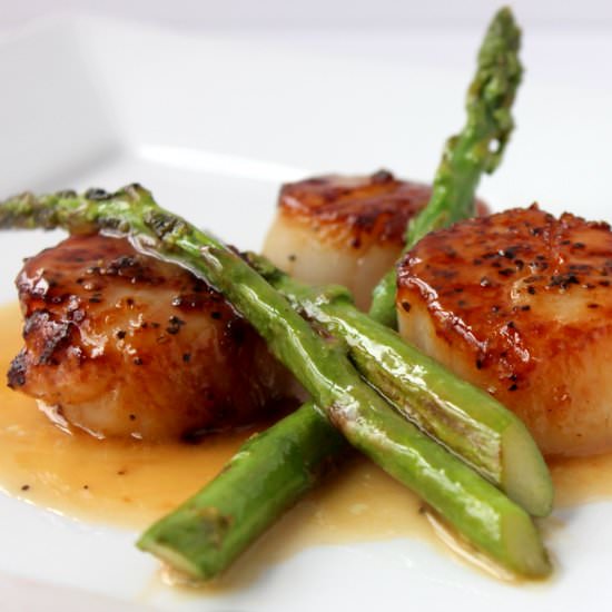 Seared Scallops with Asparagus