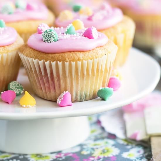 Minty Chip Easter Cupcakes