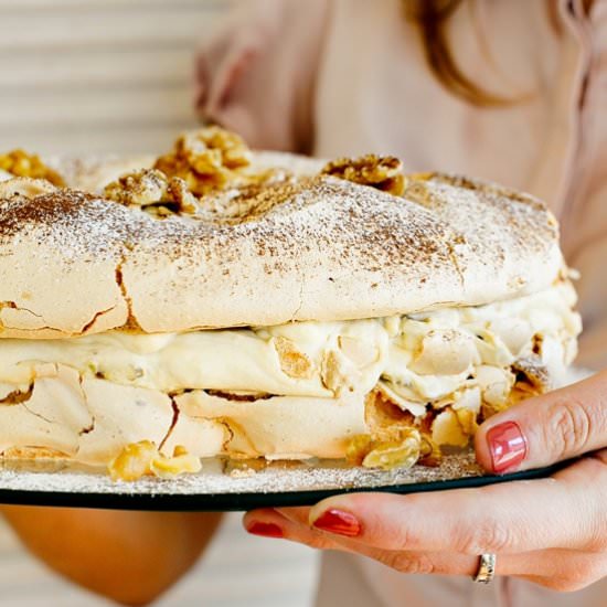 Meringue cake with caramel cream