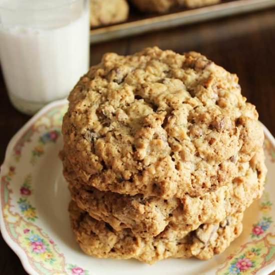 Pecan Oatmeal Chocolate Chip Cookie