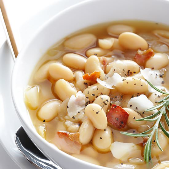 7 Ingredient Tuscan White Bean Soup
