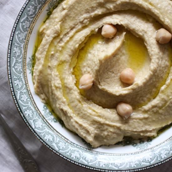 Simple Homemade Hummus