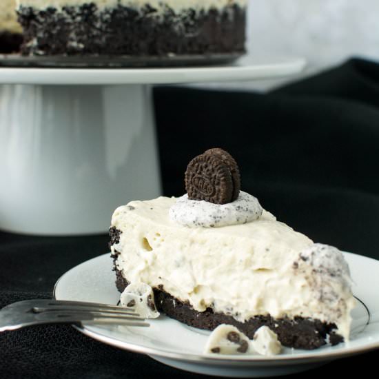 Deep-Dish Cookies N’ Creme Pie