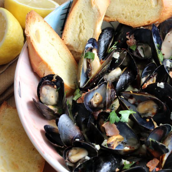 Mussels with Garlic and Wine