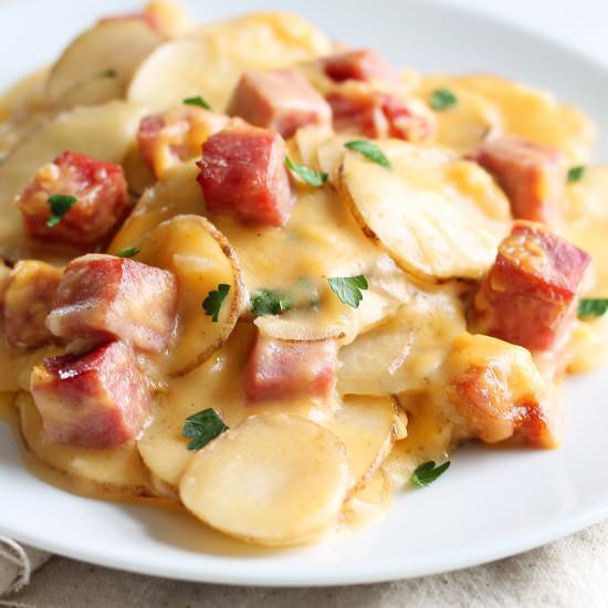 Cheesy Scalloped Potatoes with Ham