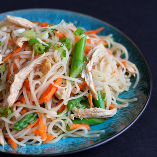 Rice Noodles w/ Chicken & Asparagus