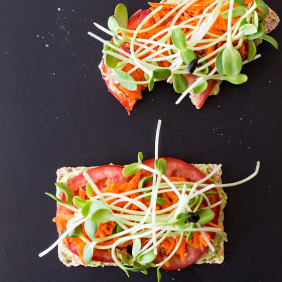 Crispbread Avocado Cilantro Hummus