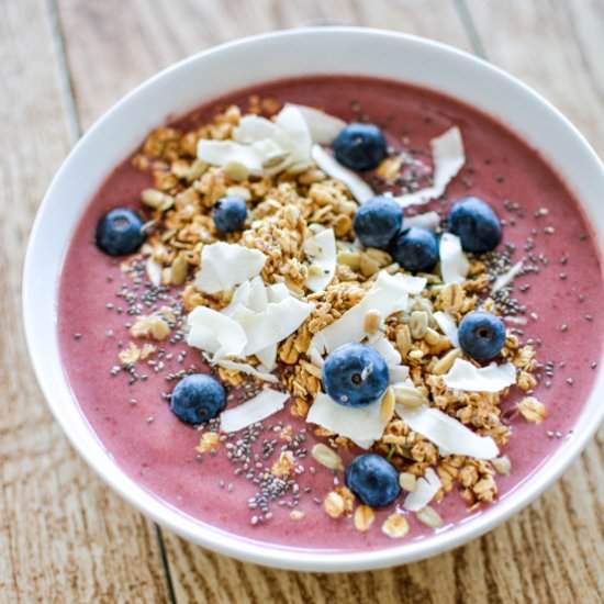 Strawberry and Matcha Smoothie Bowl