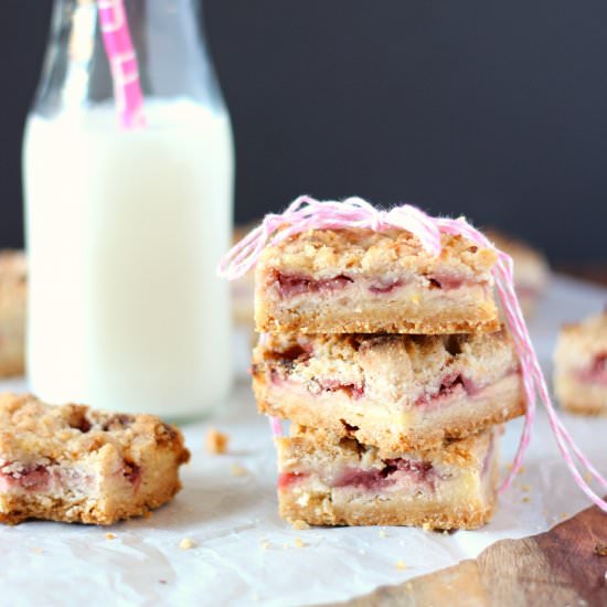 Strawberry Cheesecake Crumb Bars