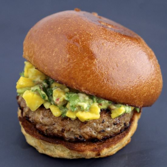 Turkey Burgers w. Mango Chili Guac