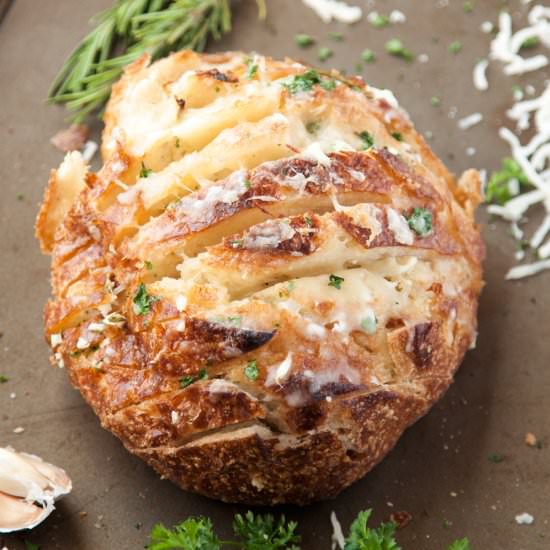 Garlic & Cheese Pull-Apart Bread