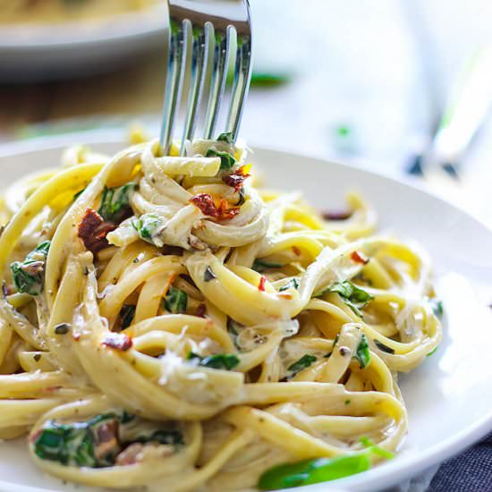 Sun-Dried Tomato and Spinach Pasta