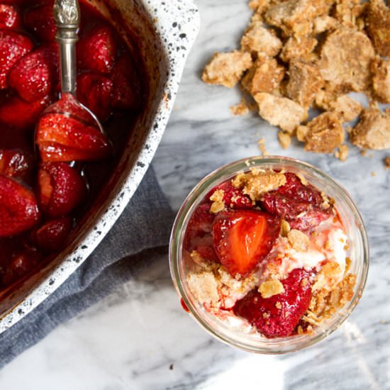 Roasted Strawberry Cookie Sundaes