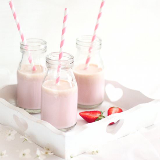 White Chocolate Strawberry Drink