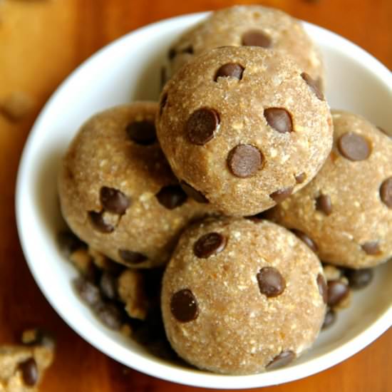 Banana Bread Energy Bites