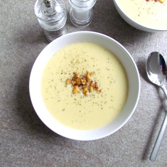 Crispy cauliflower cashew soup