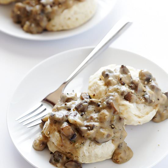 BISCUITS AND MUSHROOM GRAVY (VEGAN)