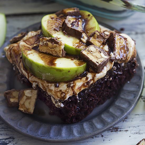 Caramel Apple Snickers Cake