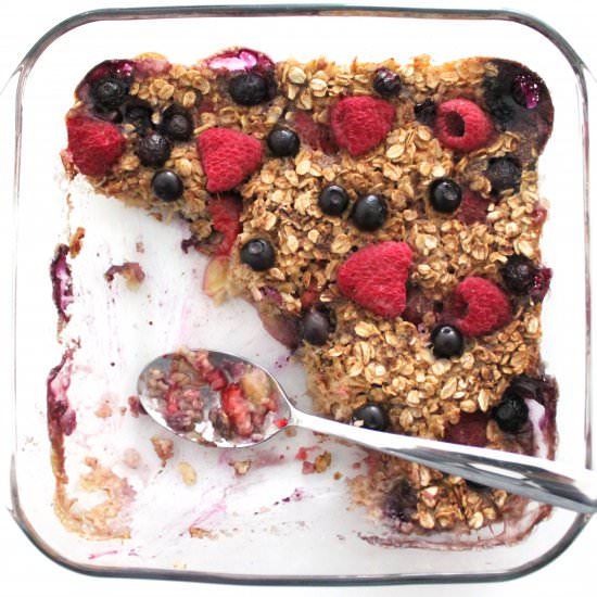Berry Baked Oatmeal (Vegan)