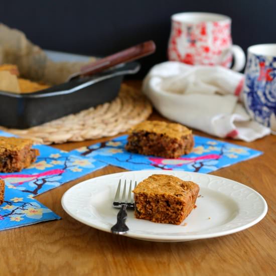 Healthier applesauce snacking cake