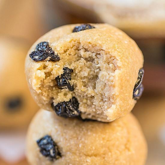 No-Bake Blueberry Muffin Balls
