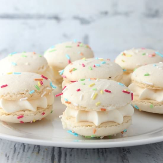 Funfetti macarons