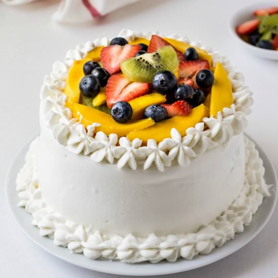 Vanilla Cake with Cream and Fruits