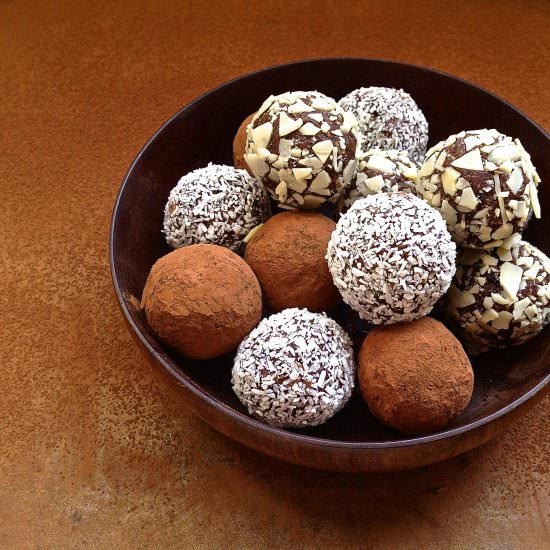 Healthy Chocolate-Date Truffles
