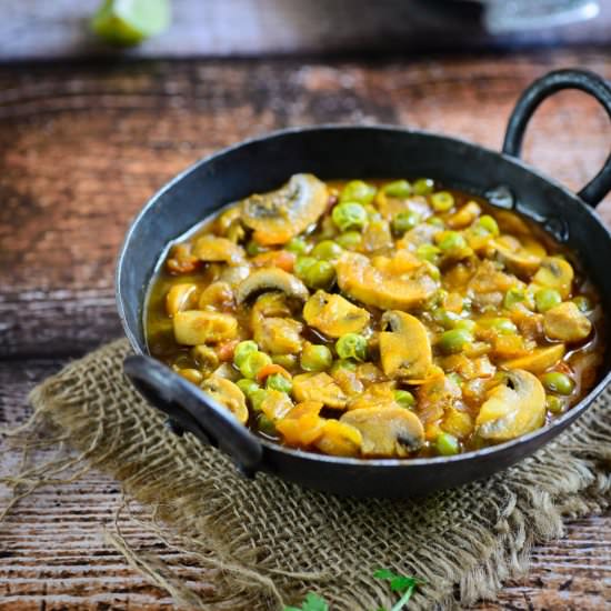 Mushroom Peas Curry