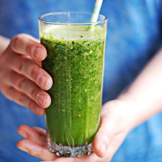 Cucumber, spinach, kiwi smoothie