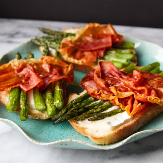 Asparagus, Brie & Prosciutto Toast