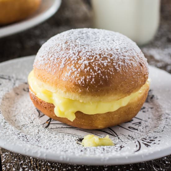 Brazilian Cream Doughnuts
