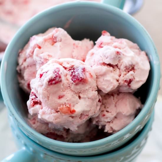 Homemade Fresh Strawberry Ice Cream
