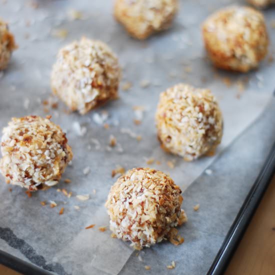 Healthy Vanilla Coconut Truffles