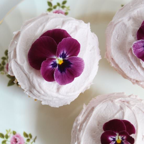 Lemon Cupcakes with Raspberry