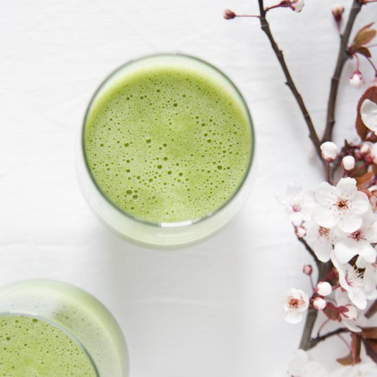Green smoothie with spinach